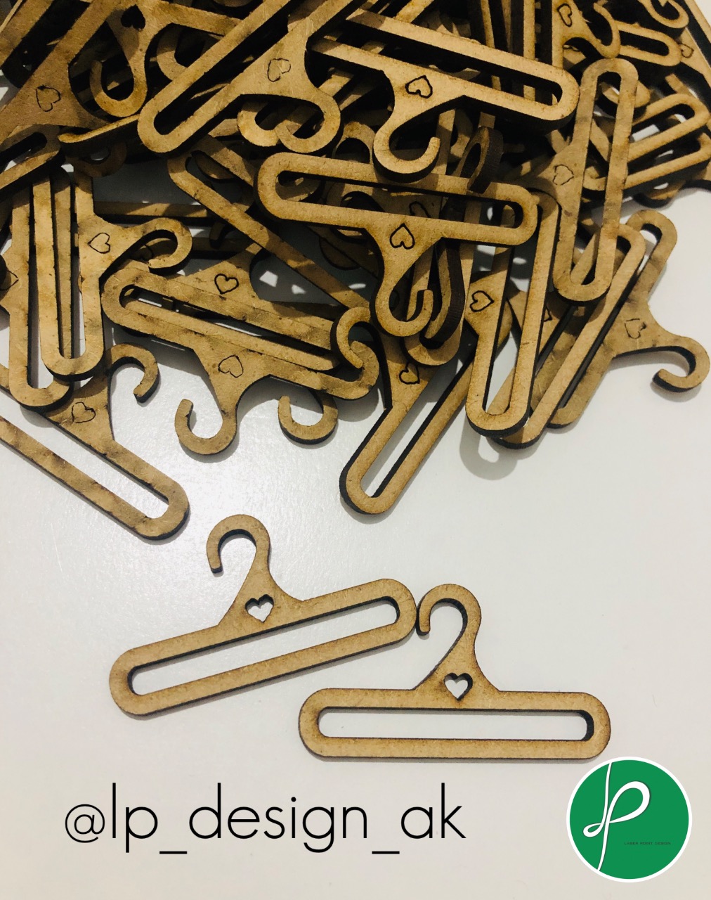 چوب لباسی مینیاتوری مخصوص گیفت لباس عروس