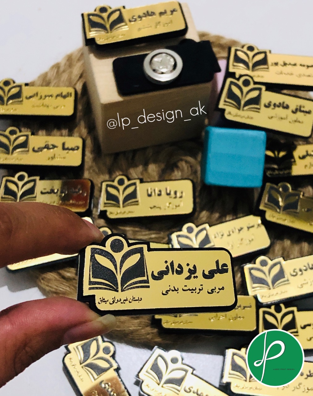 بج سینه کادر مدرسه